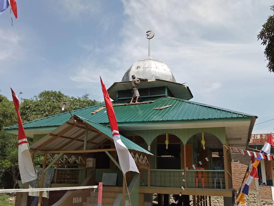 Renovasi Seng Mesjid Al-Azhar Kp. Mandailing Hampir Rampung