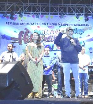 Artis Dangdut Duo Bahar dan Siti Badriah Goyang T.Tinggi