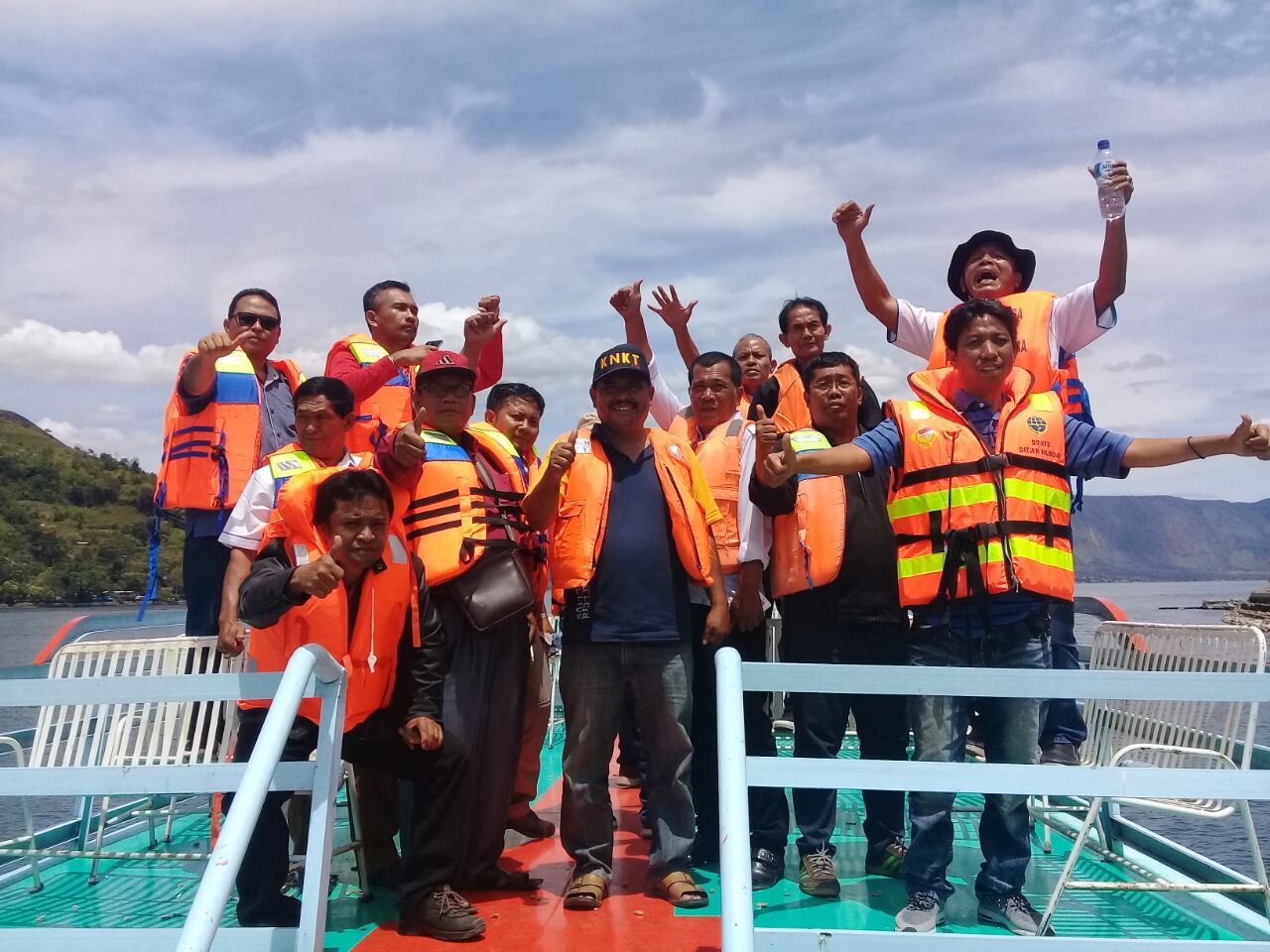 Aksi Solidaritas PWI Simalungun Peduli, Ajak Wisatawan Nikmati Indahnya Danau Toba