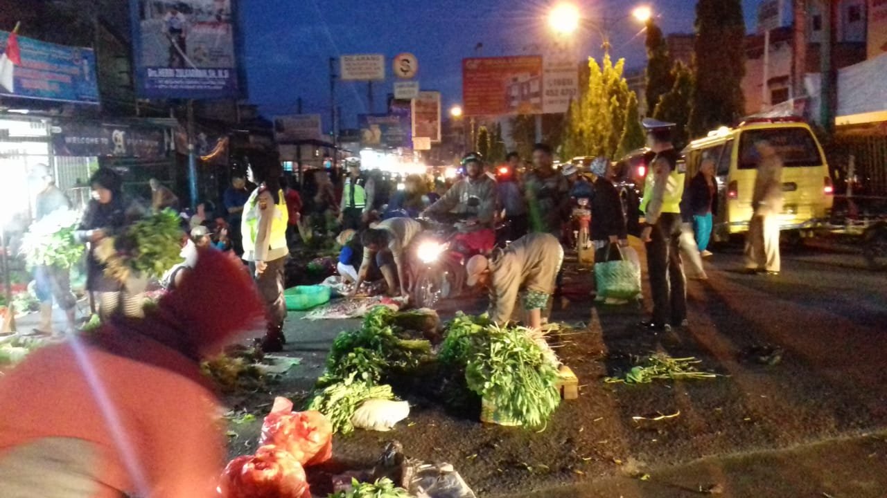 Dinilai Mengganggu Lalin,  PK5 dan Parkir Berlapis di Pajak Seikambing Ditertibkan