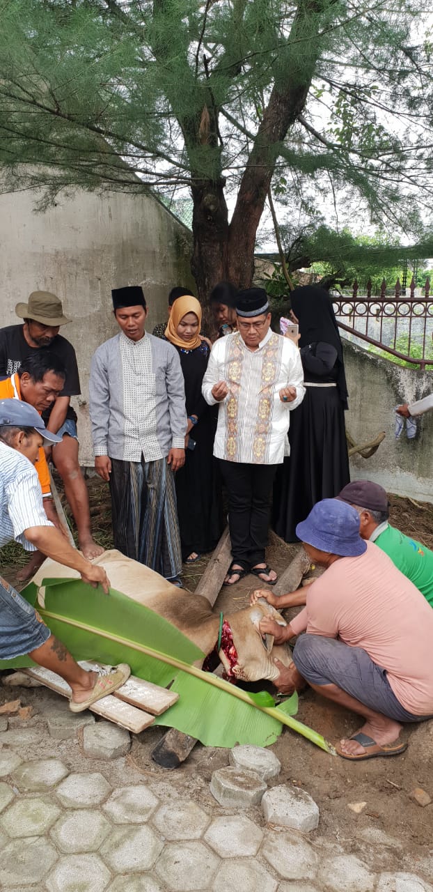 Berkah di Idul Adha, Pimred SUMUT24 Bagikan Daging Kurban