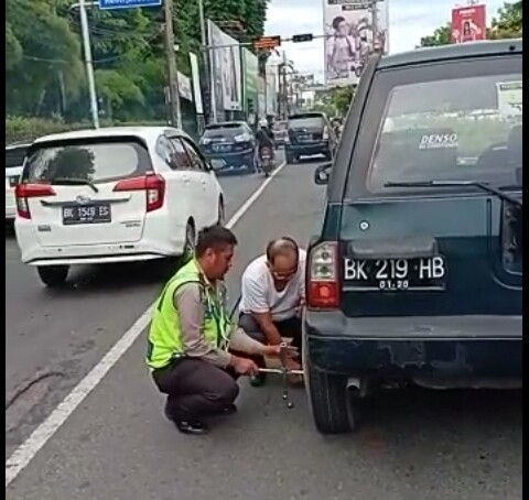 Personil Polsek Medan Baru Lakukan Aksi Simpatik