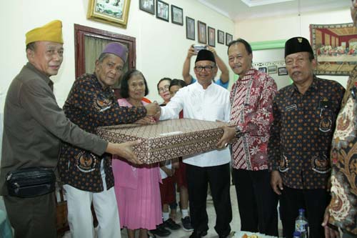 Kunjungi Kediaman Tokoh Pejuang dan Veteran, Ini Yang Diberikan Pemprovsu  Â 