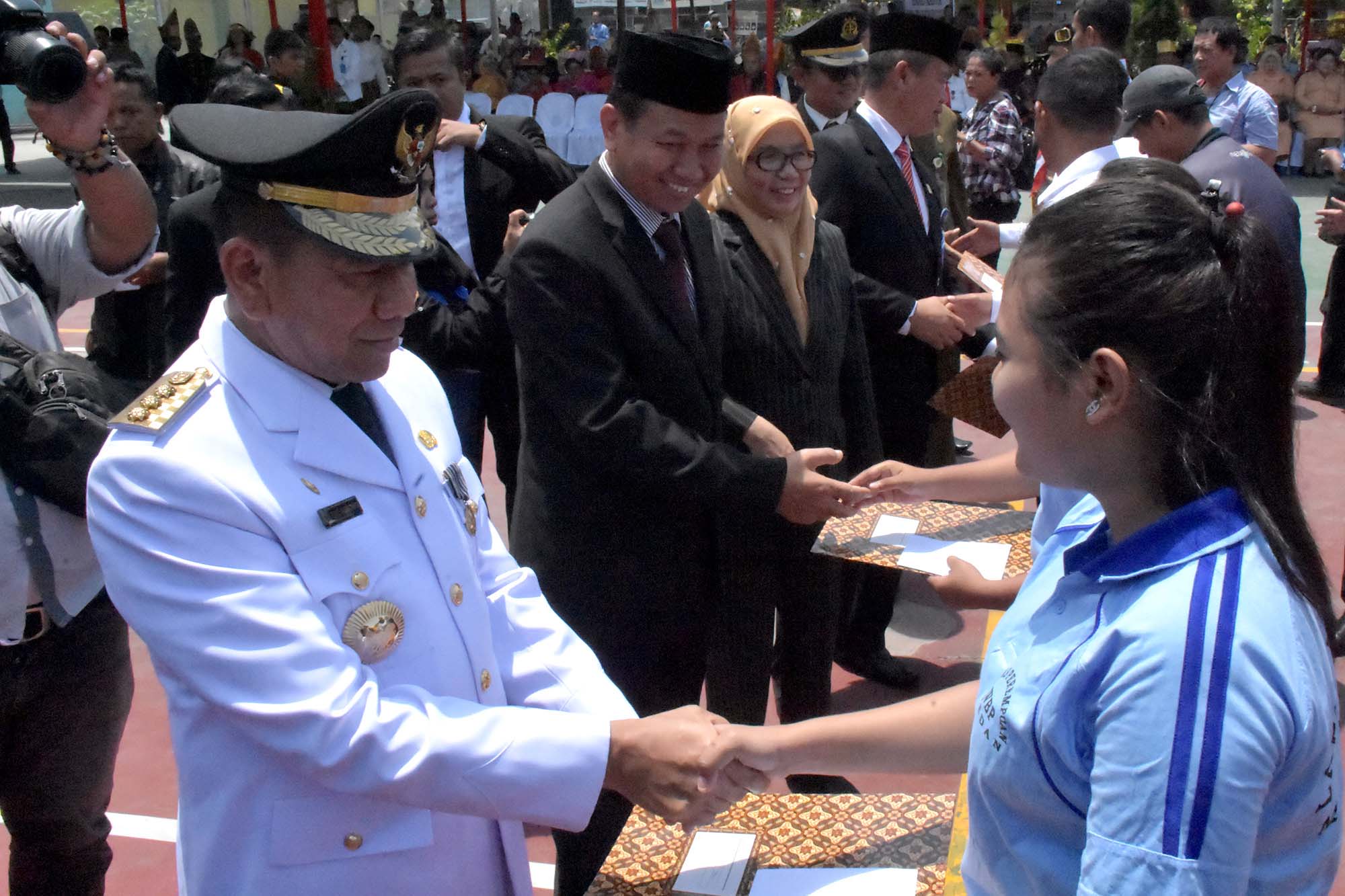 Pj Gubsu Serahkan SK Remisi kepada 11.233 orang Warga Binaan Lapas di Sumut