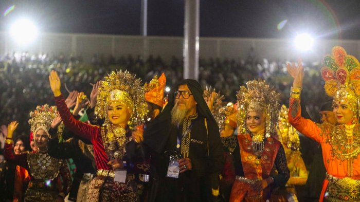 Penonton Pembukaan PKA-7 Terhipnotis Tarian 