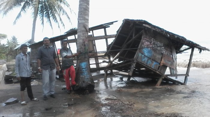 Rumah Janda di Mon Jambee Ambruk Diterjang