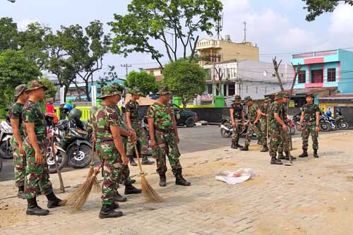 Seribuan Orang Bergotong Royong Bersihkan Lokasi Utama MTQN XXVII Â 
