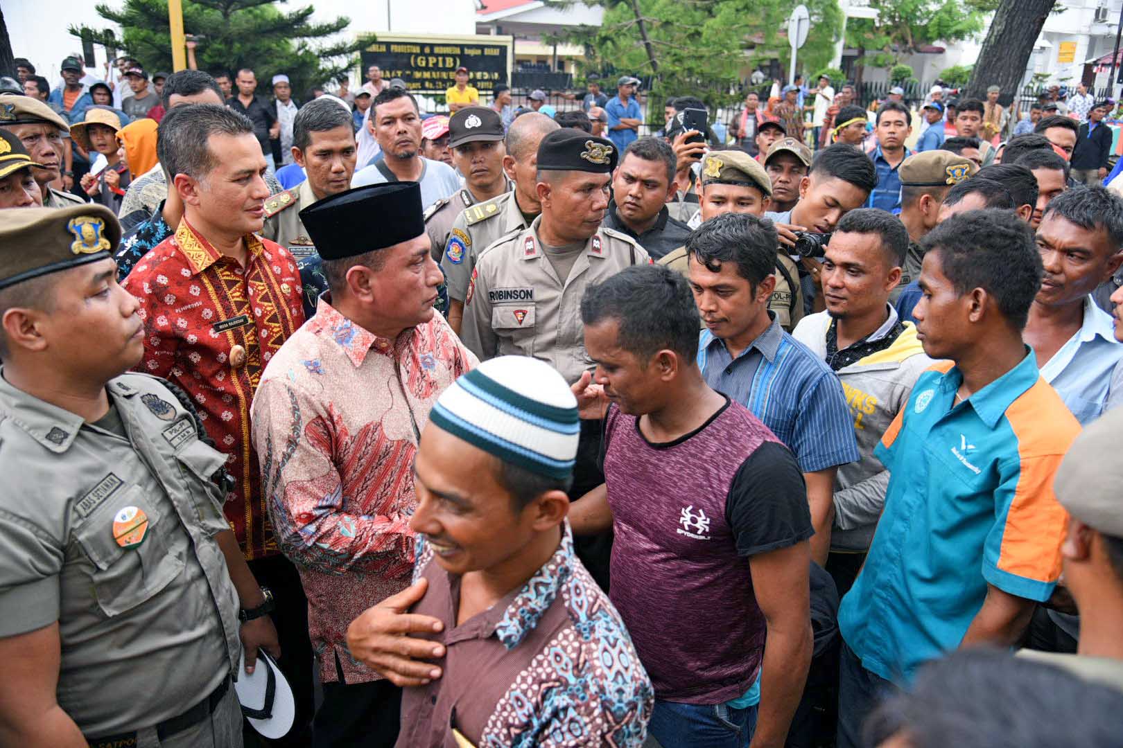 Seribuan Nelayan Demo, Ini Yang Dilakukan Gubsu Edy  Â 