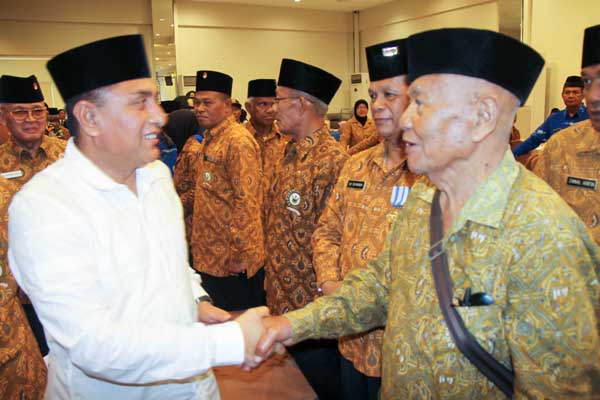 Diwarnai Tangis Haru, Gubernur Minta Doa Orang Tua untuk Sumut