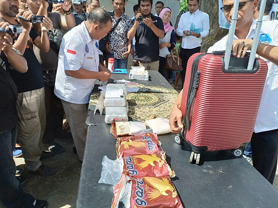 Polrestabes Medan, Amankan 11 Tersangka,  11 kg Sabu Dibungkus Kacang Goreng Garuda