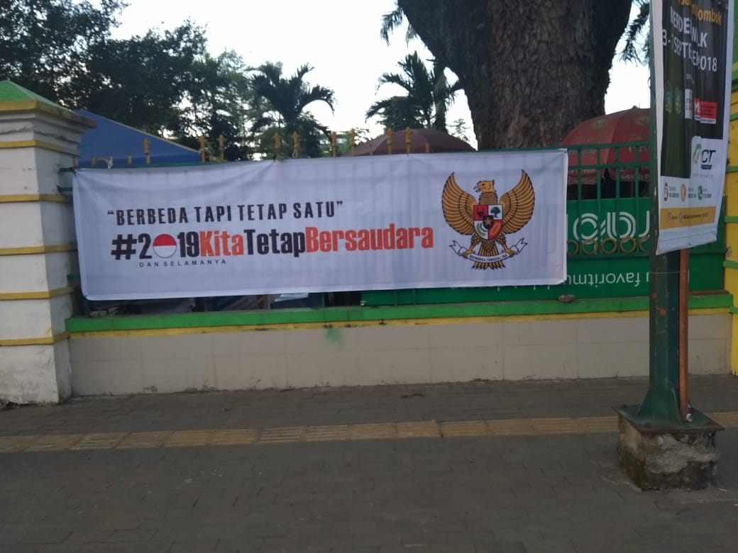Puluhan Spanduk Pro Kontra  #2019