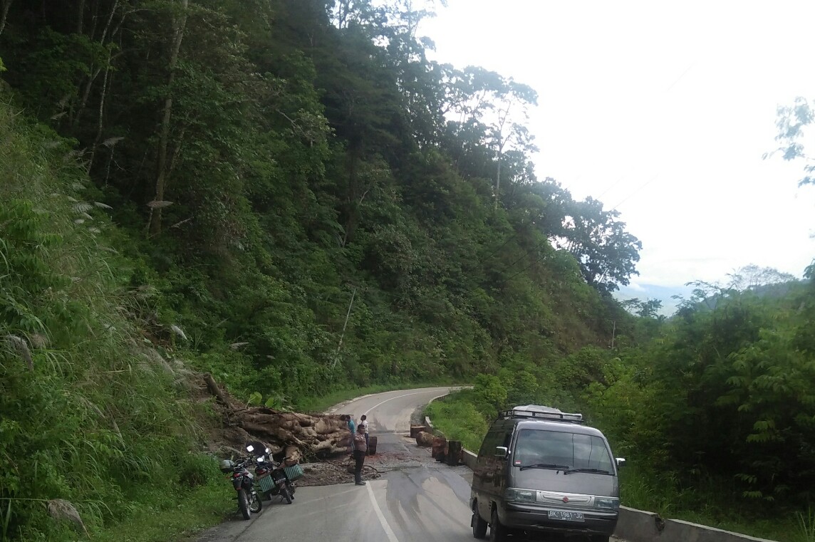 Jalan Nasional Blangkejeren-Kuta Cane Diancam Longsor, PT Bina Pratama Siagakan Alat Berat
