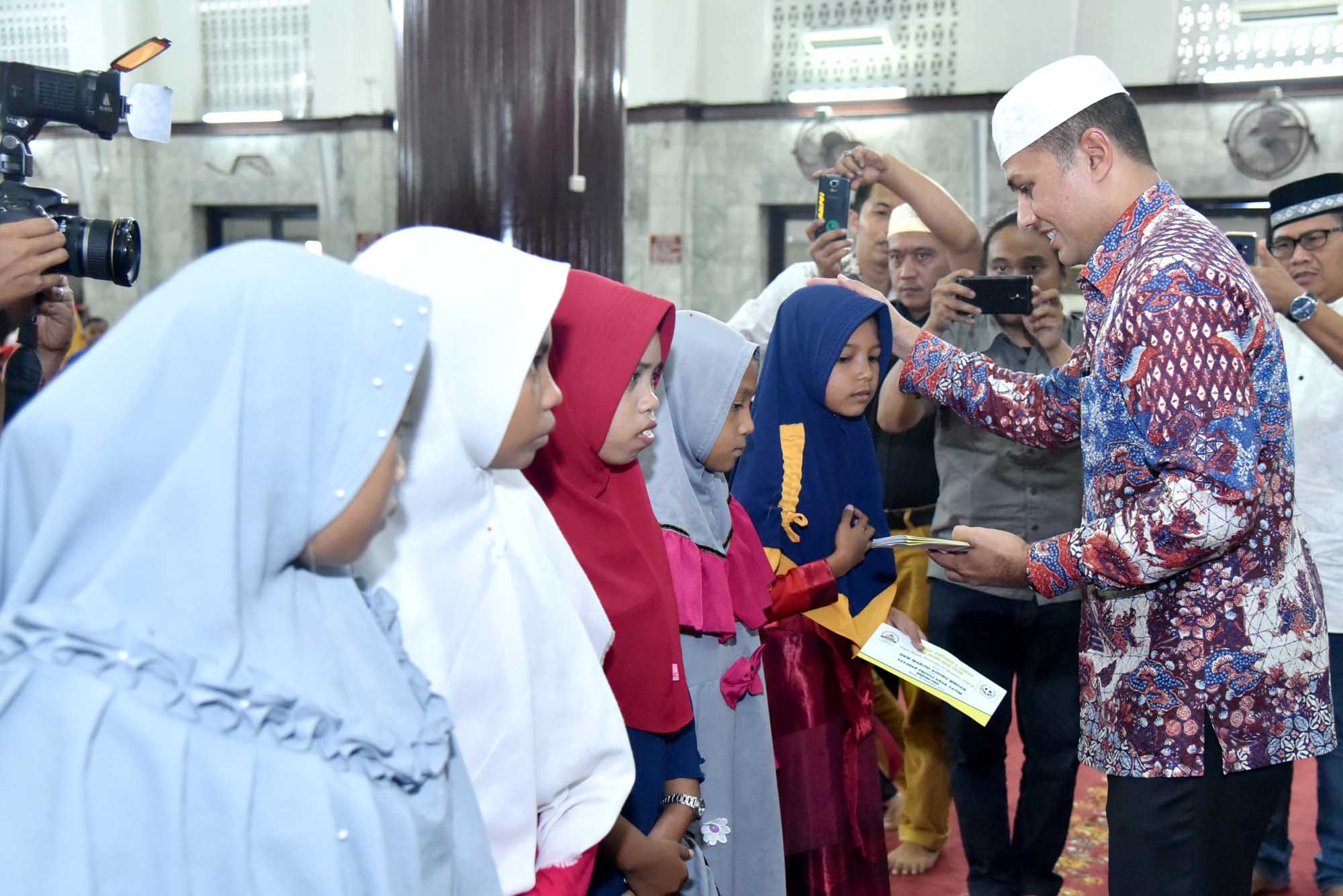 Santuni 1000 Anak Yatim Piatu * Wagubsu : Membantu Seseorang Jangan Melihat Golongannya