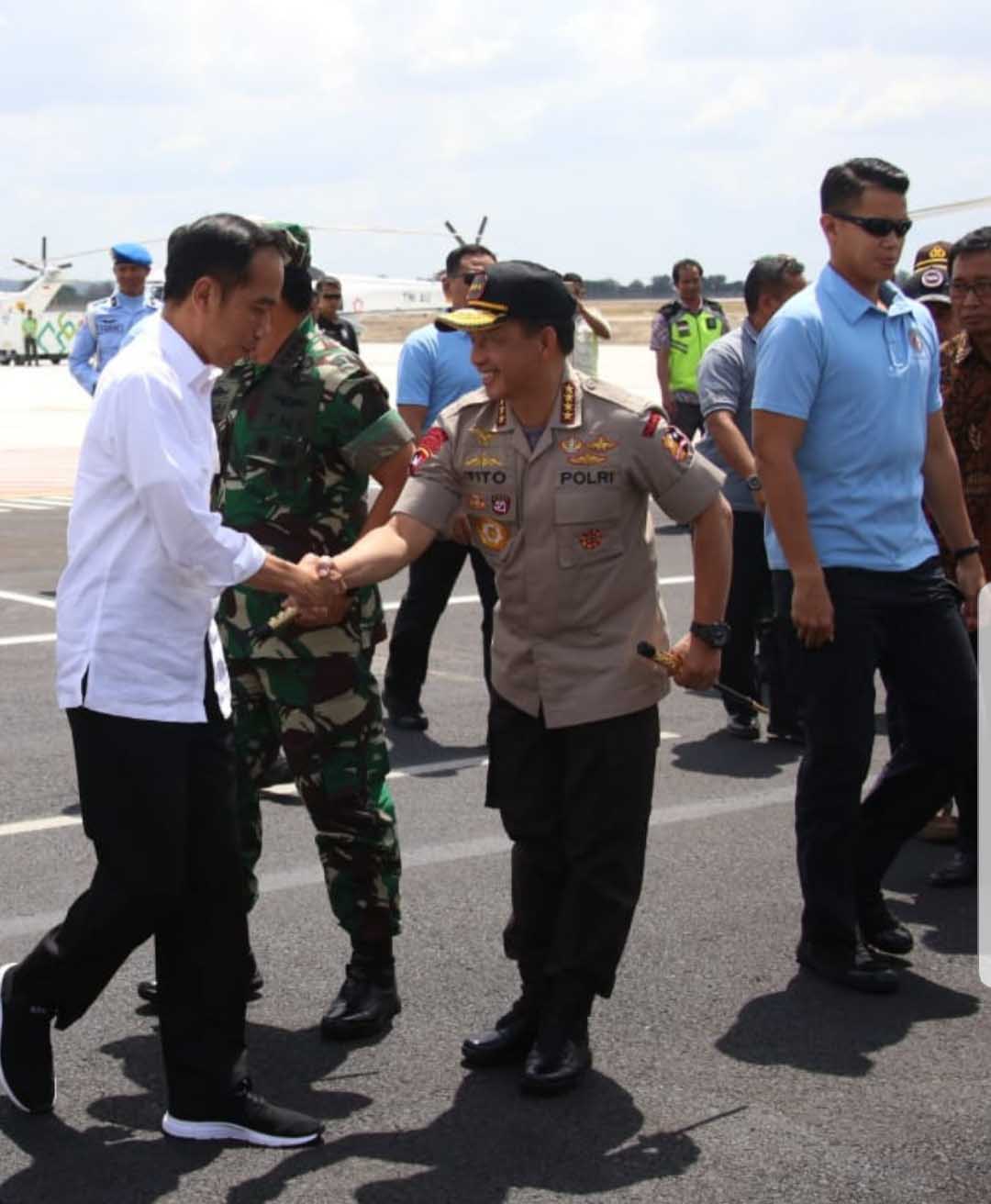 Presiden Jokowi Didamping Kapolri  dan Kabinet Kerja Berikan Bantuan di Lombok
