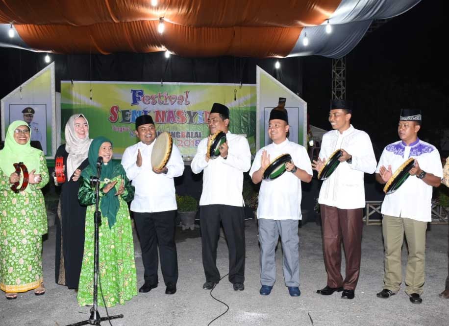 Didampingi Istri Tercinta Hj Sri Selvisa, Walkot Tanjung Balai Buka Festival Nasyid