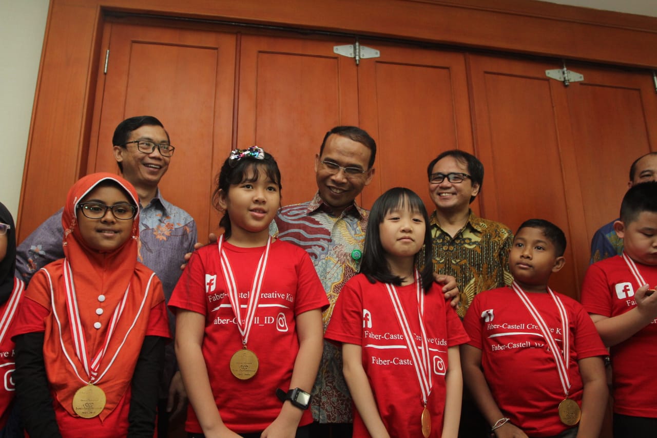 Juarai Lomba Faber-Castell, 8 Siswa Terbang ke Thailand