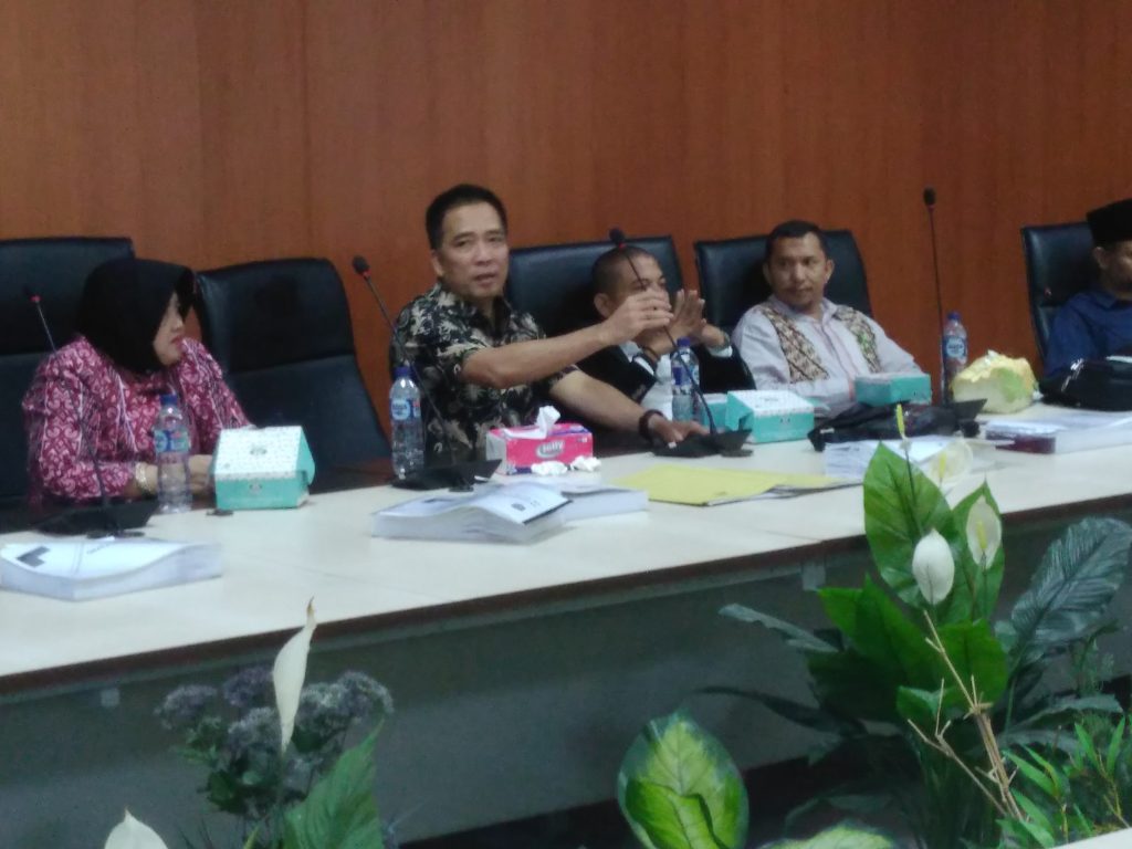 Pansus PUD Pasar Molor Satu Jam