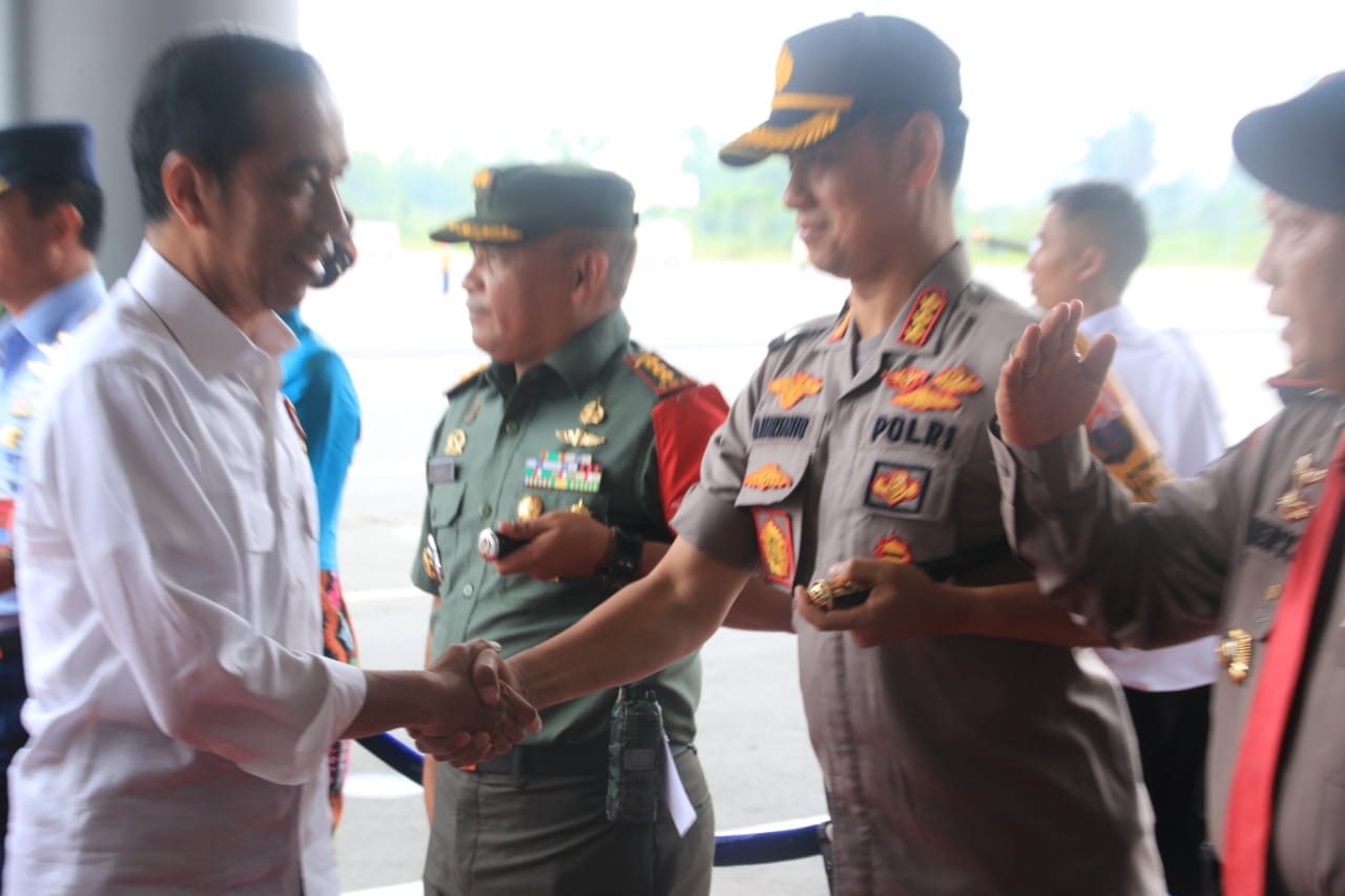 Kapolrestabes Medan Sambut Kedatangan Presiden RI dan Mengecek Kesiapan Pam Personel