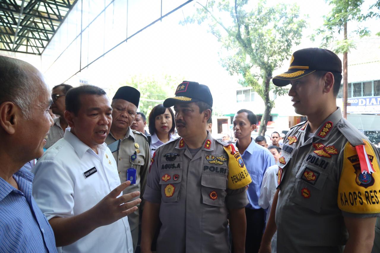 Kapolrestabes Medan Dampingi Kapoldasu dan Tim Satgas Pangan Provsu Sidak Ke Pasar
