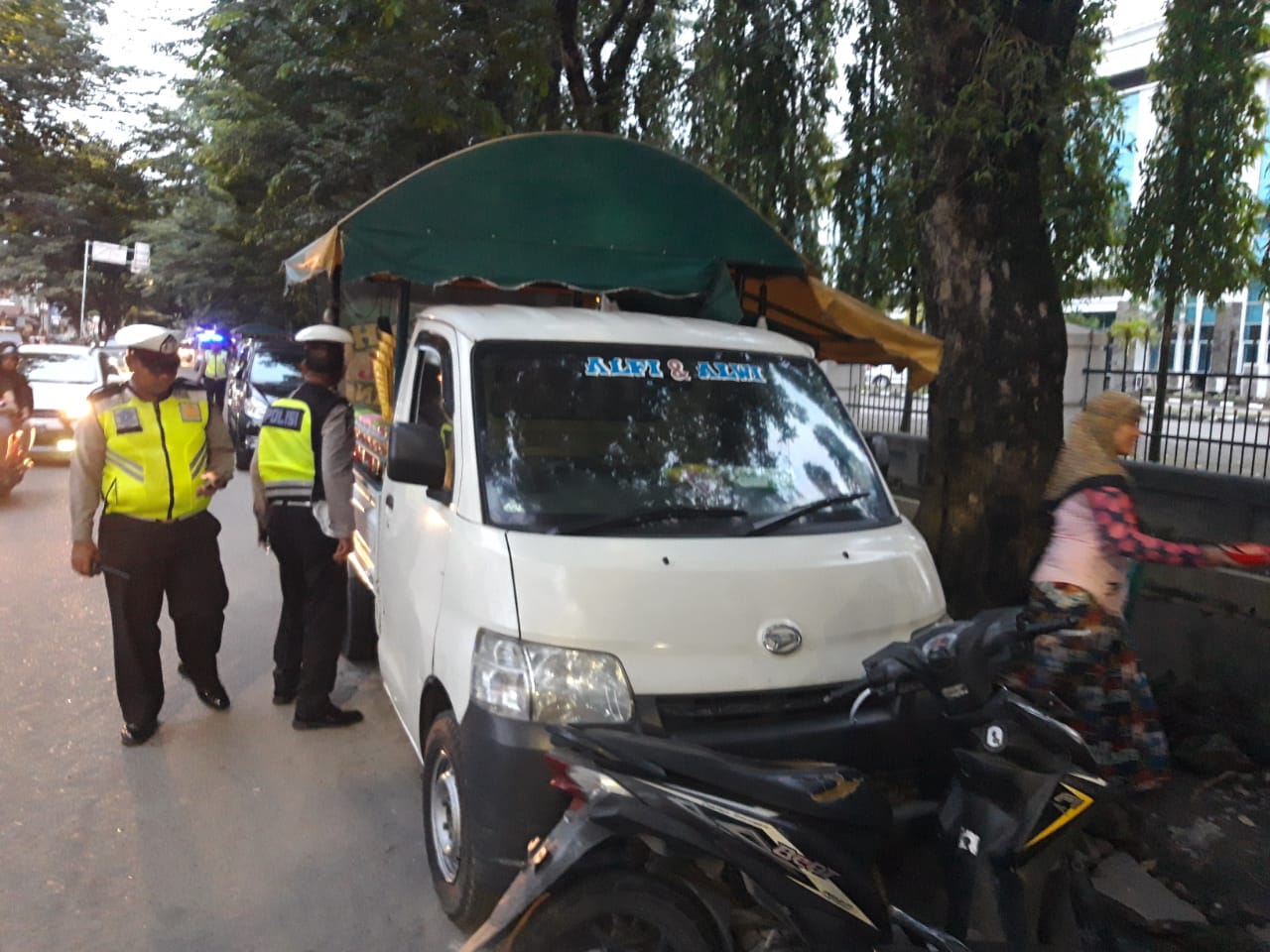 Polsek Medan Baru Tertibkan PKL di Jln Dr Mansyur