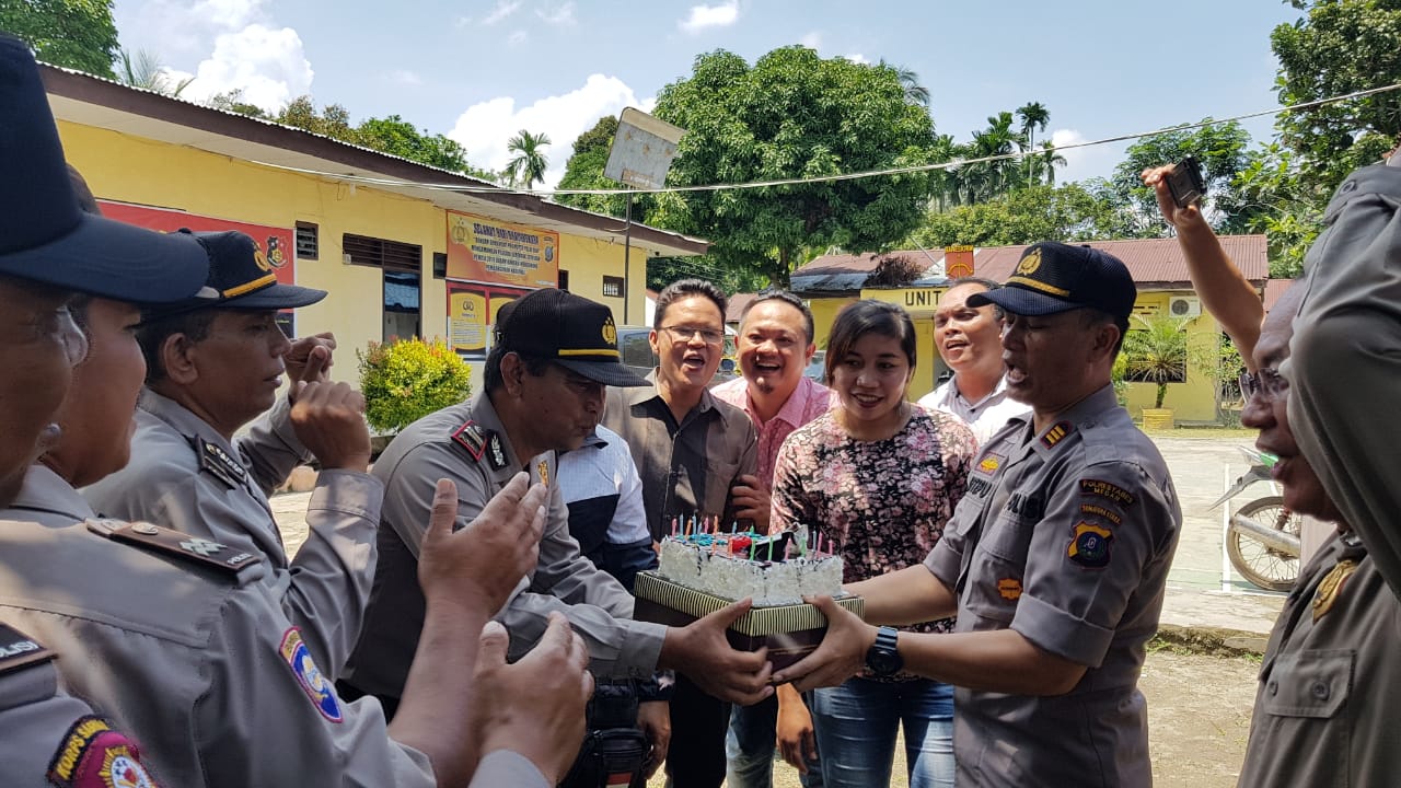 Kapolsek Kutalimbaru Rayakan Ulang Tahun 7 Personel di Bulan Oktober