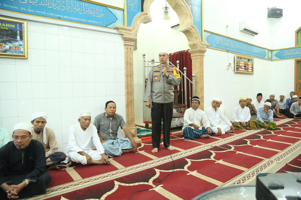 Menyapa Subuh di Masjid Silaturahmi, Kapolrestabes Medan Sholat Subuh Berjamaah