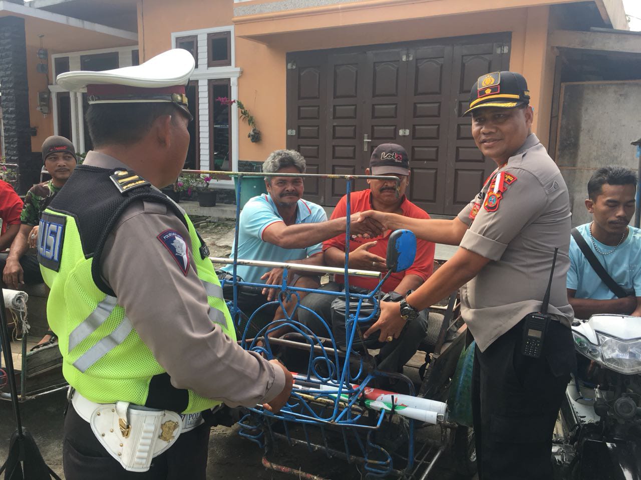 Polsek Pancur Batu Jumat Barokah di Dua Desa Sekaligus