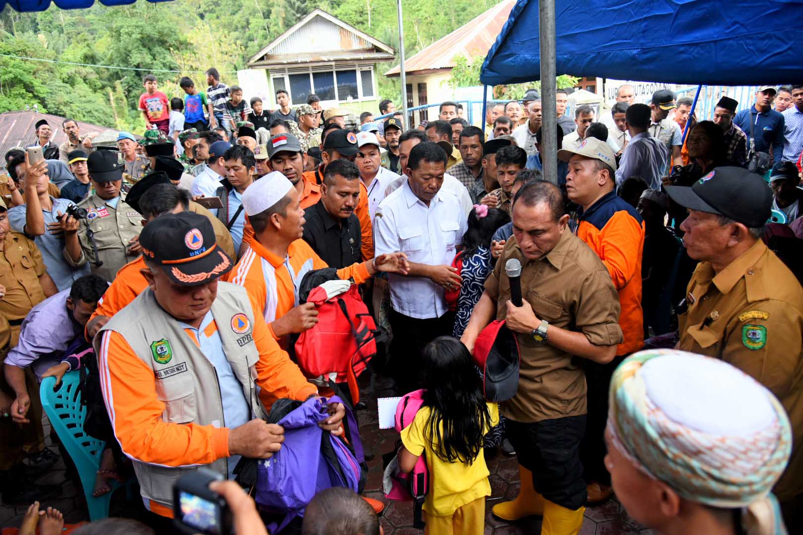 Gubernur Sumut Tinjau Lokasi Banjir Bandang Madina, Ini Kata Pengungsi