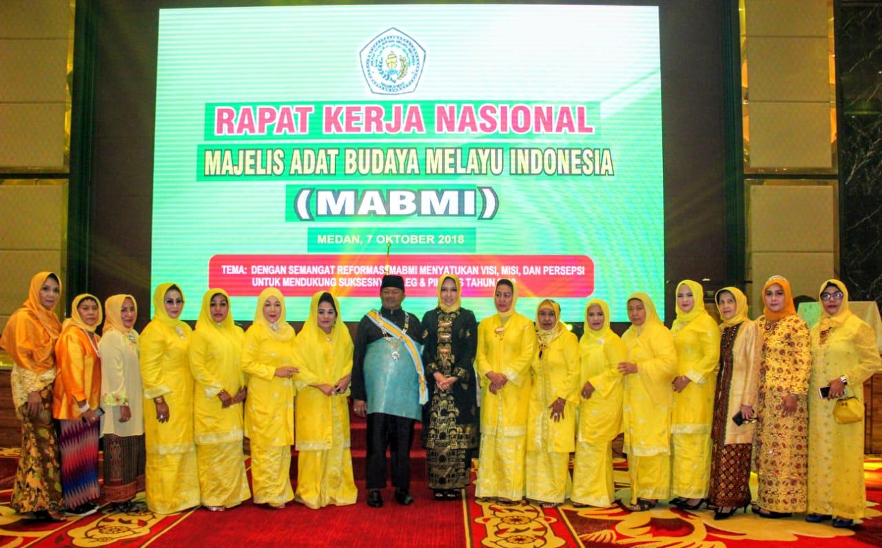 Wali Kota Medan dan Ketua TP PKK Kota Medan Hadiri Rakernas MABMI