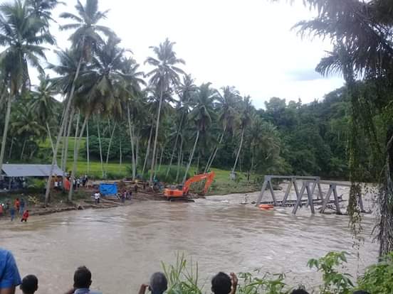 Jembatan Tambangan Hanyut, Bupati Madina Langsung Pimpin Evakuasi