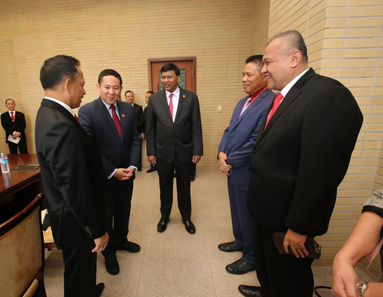 12th AMMTC 2018, Kapolri Lakukan Pertemuan Bilateral dengan Sekretaris Senior Parlemen Kemendagri Singapura