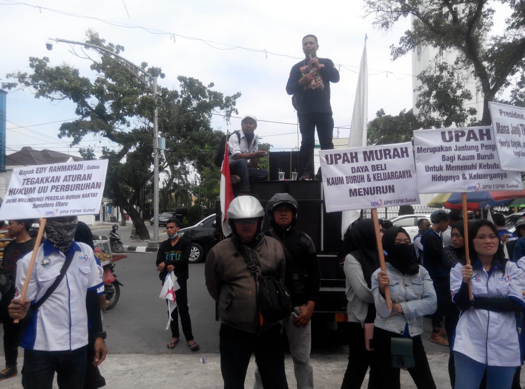 Demo Kantor Gubsu,Â Buruh FSPMI Minta Revisi UMP 2019