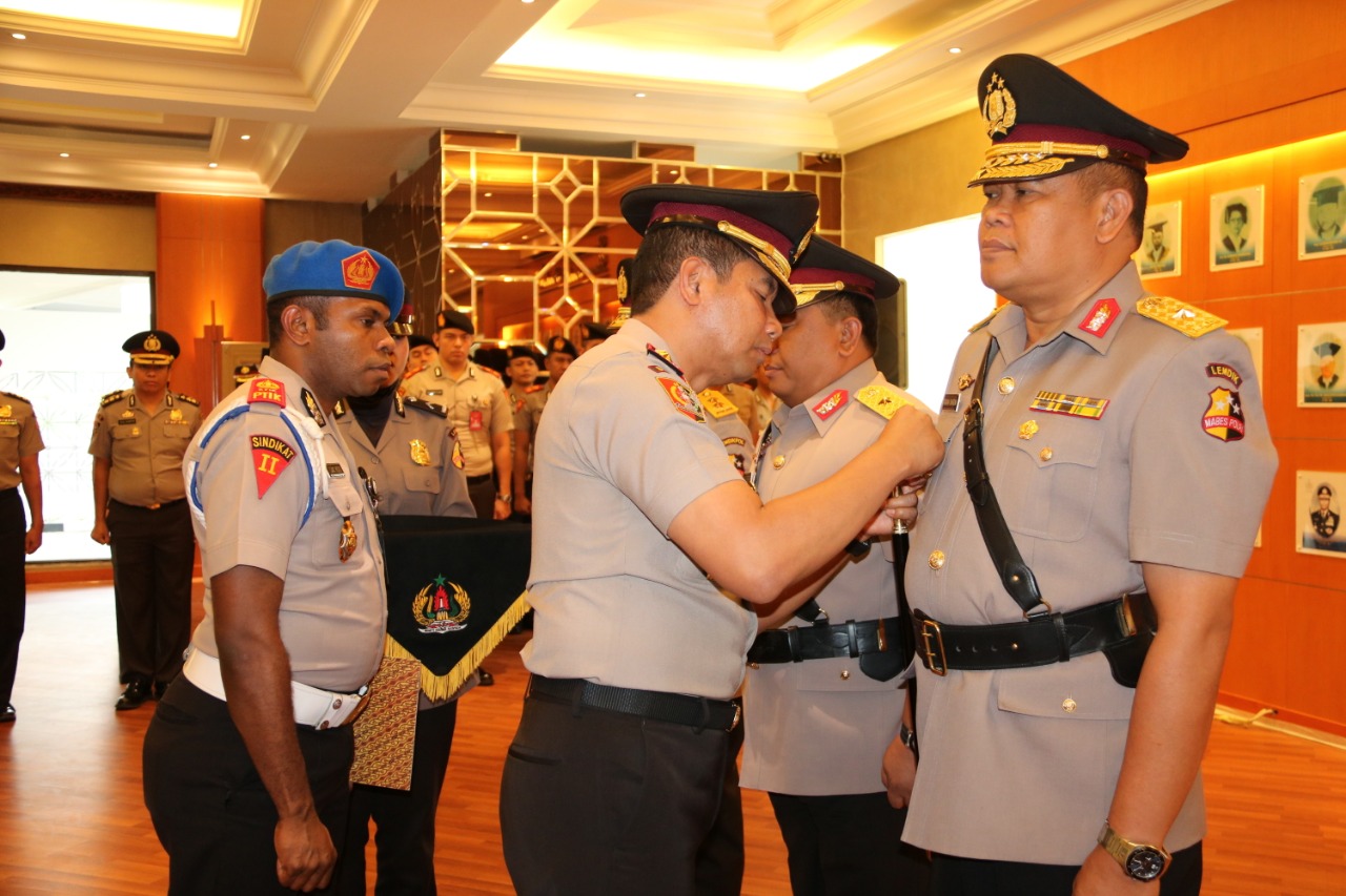 Kapolri Lantik 20 Perwira Naik Pangkat, Salahsatunya Putra Terbaik Karo Brigjen Tabana Bangun