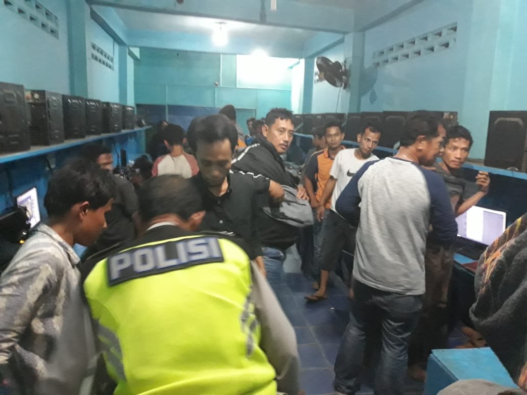 Warnet Star Net Dirazia Polisi, Pengunjung dan Penjaga Panik