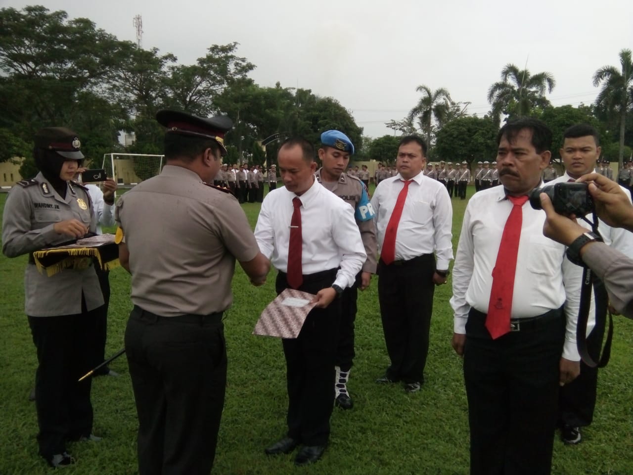 Berhasil Ungkap Jaringan Narkotika, AKP Martualesi Sitepu Terima Reward dari Kapolres Sergei