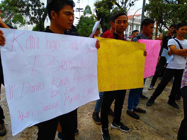 Soal Pengadaan Kambing Rp 8 Miliar, Mahasiswa Demo Kantor Gubsu, Minta Gubsu Copot Dahler