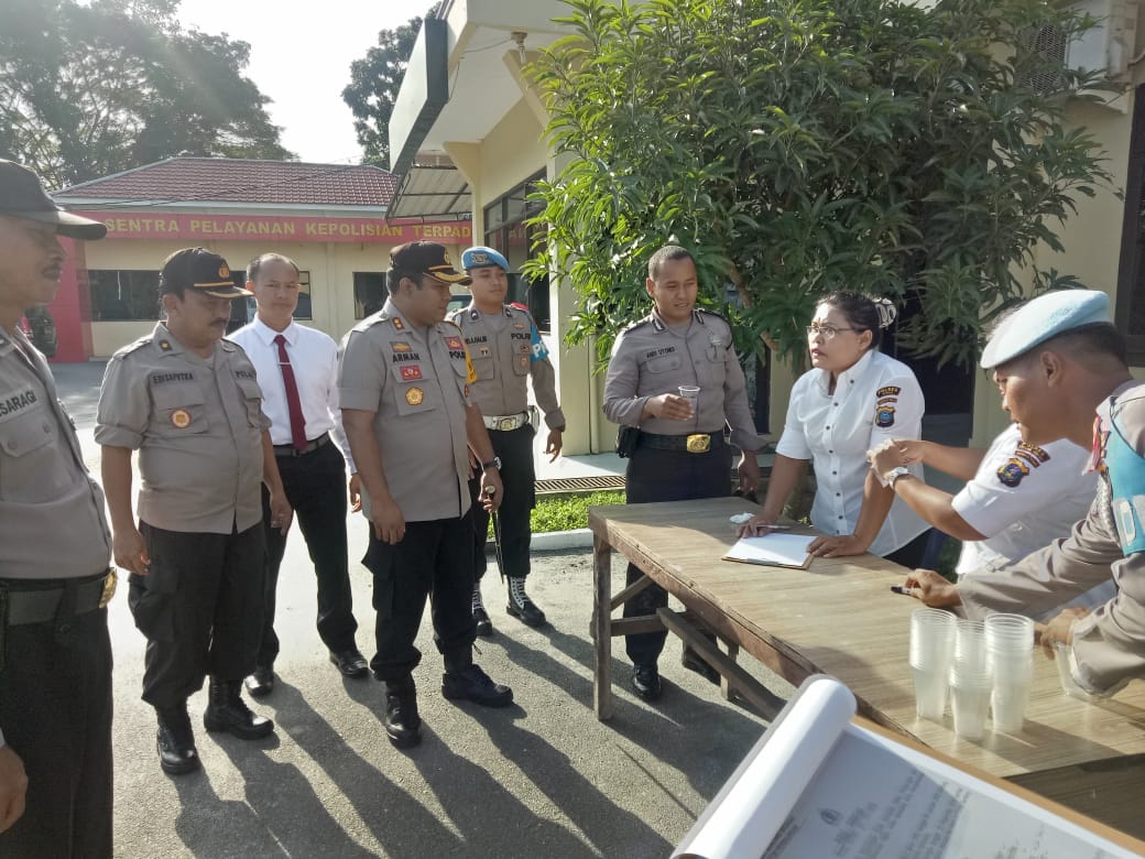 Personel Polsek Jajaran dan Sat Pol Air Polres Sergei Tes Urine