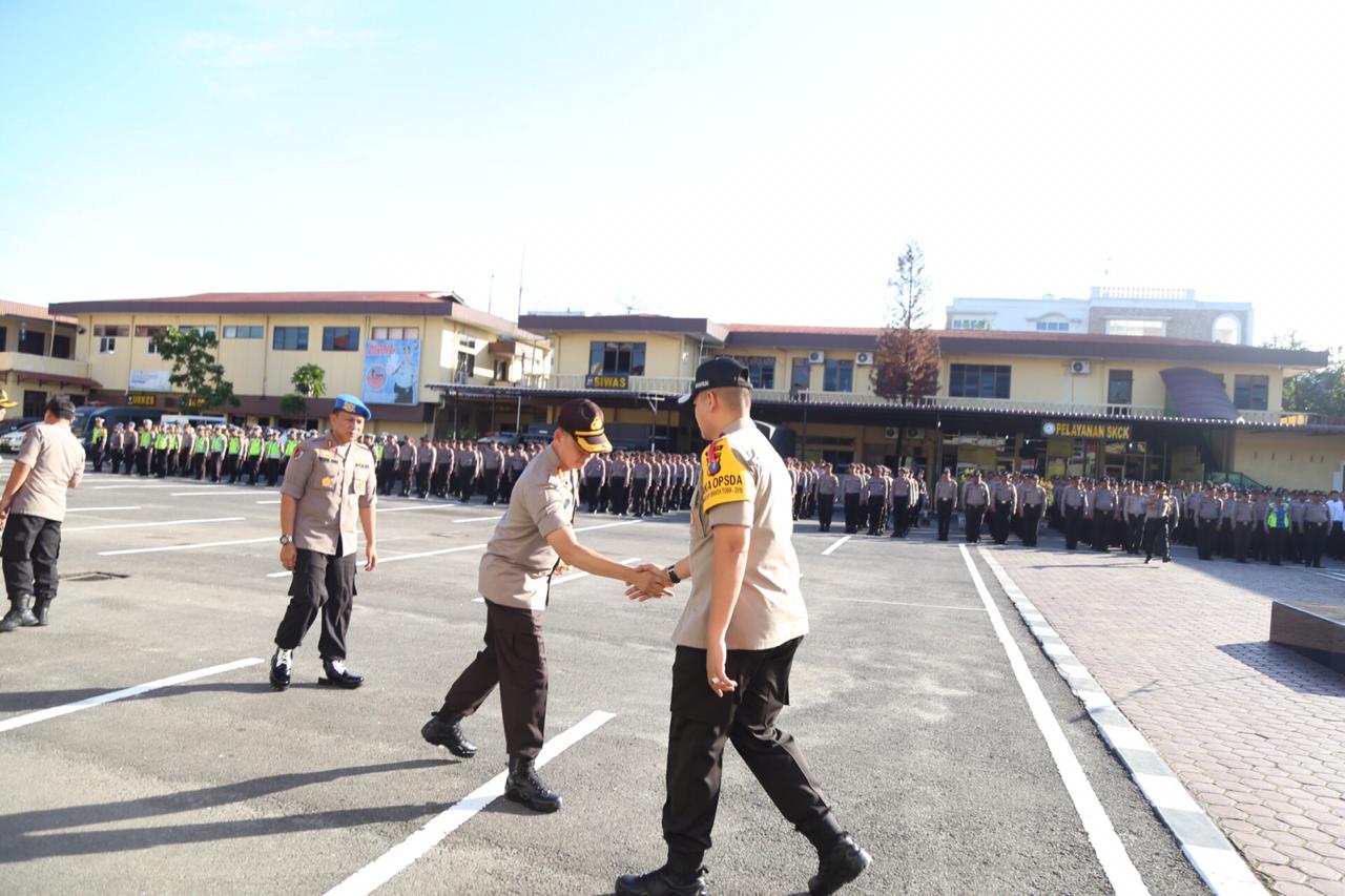 Kapolrestabes Dampingi Waka Polda Sumut Pimpin Apel di Polrestabes Medan