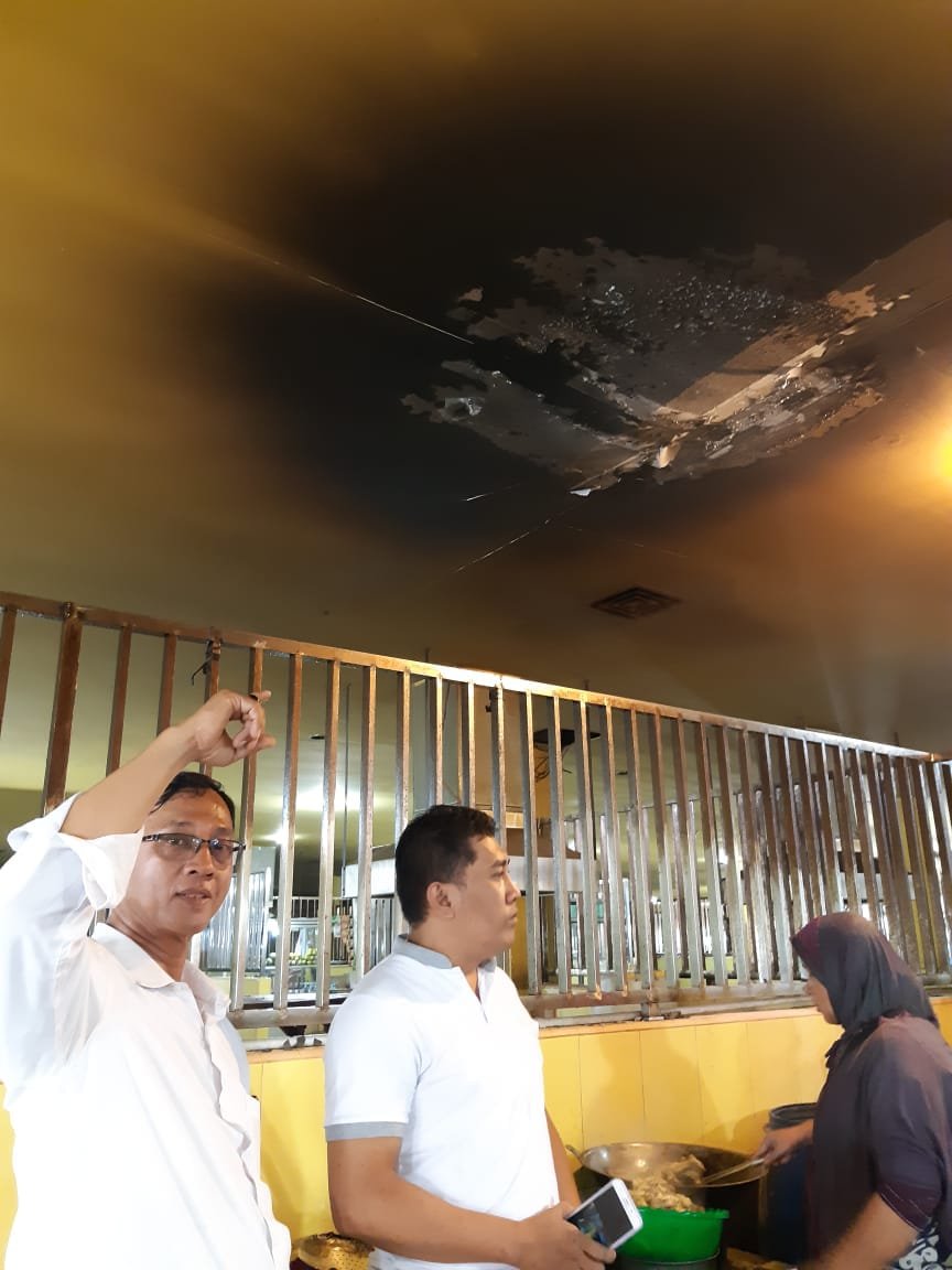 Warung Food Court di LT 3 Pusat Pasar Nyaris Jadi Abu