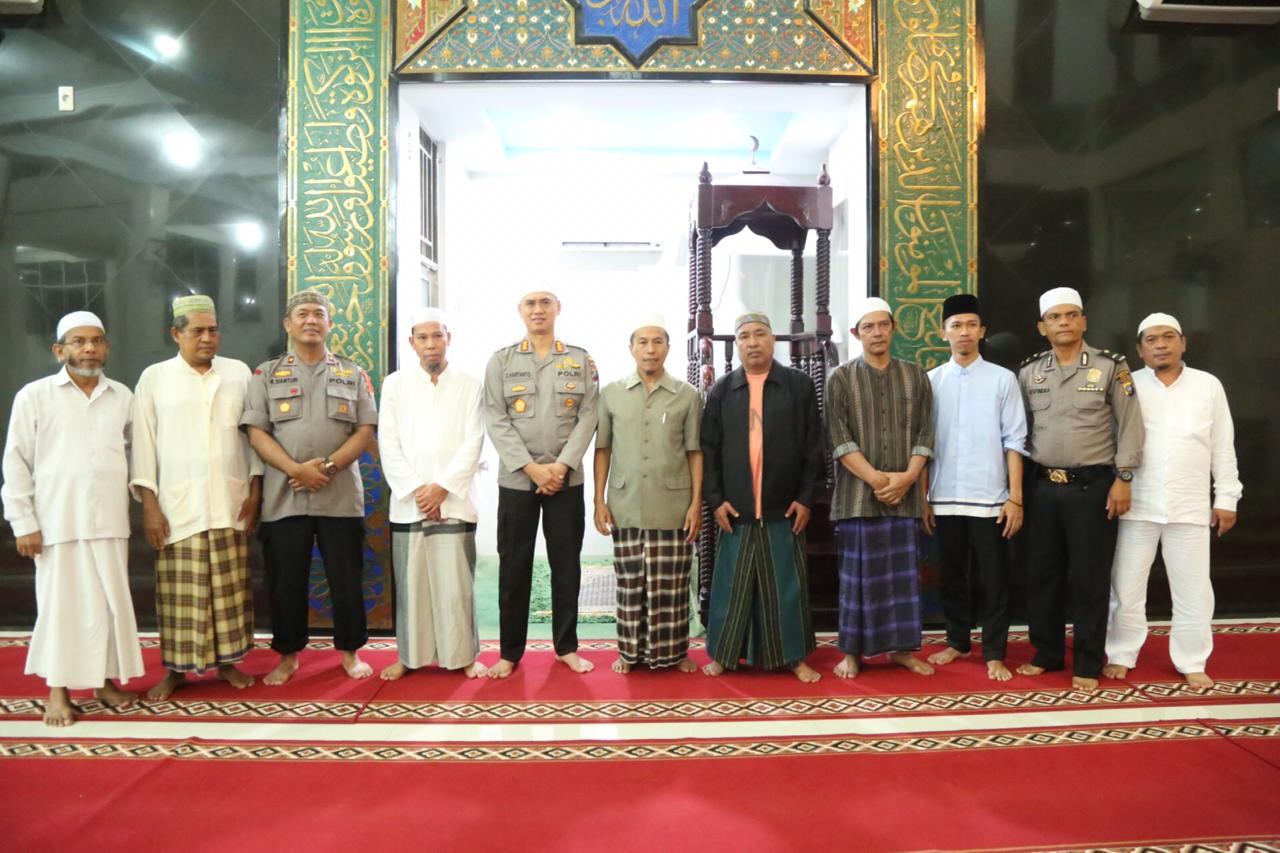Kapolrestabes Medan Sholat Subuh Berjamaah Sekaligus Sapa Subuh dan BersilaturahmiÂ  di Masjid Istiqomah