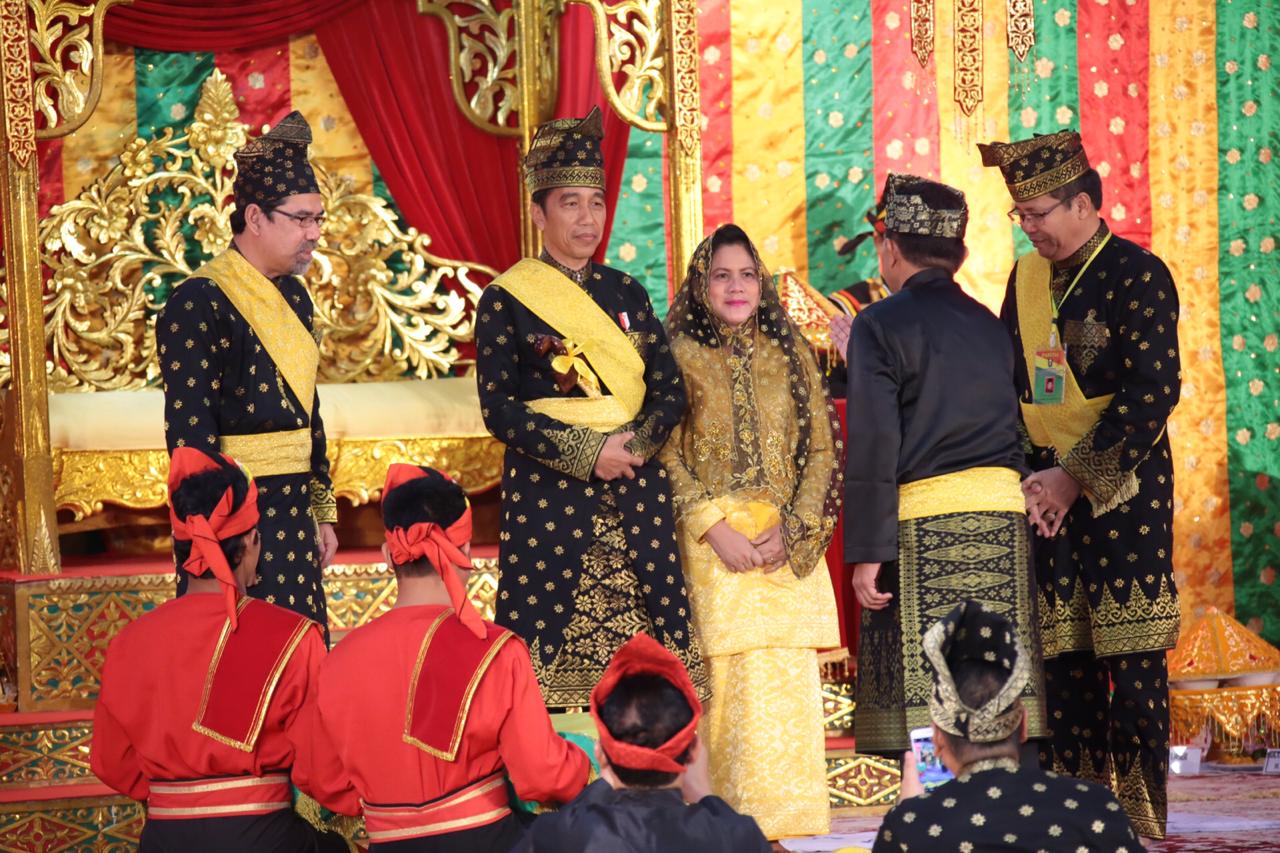 Presiden RI Dianugrahi Gelar Adat Melayu Riau 