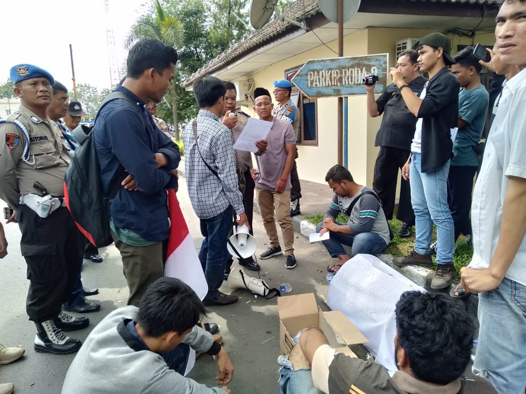 Massa SPMB P2 Minta Polda Sumut Usut Sejumlah Kasus di Palas
