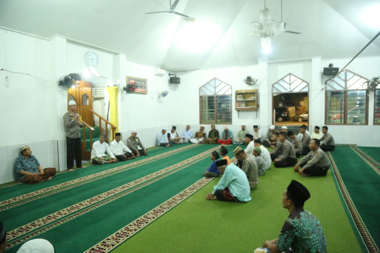 Sholat Subuh Berjamaah Bagi Kepolisian Bertujuan Ingin Membangun Personel yang Memiliki Keimanan & Ketaqwaan yang Kuat