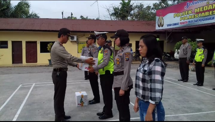 Polsek Medan Helvetia Gelar Apel dan Pemberian Paket Bingkisan Natal & Tahun Baru 2019