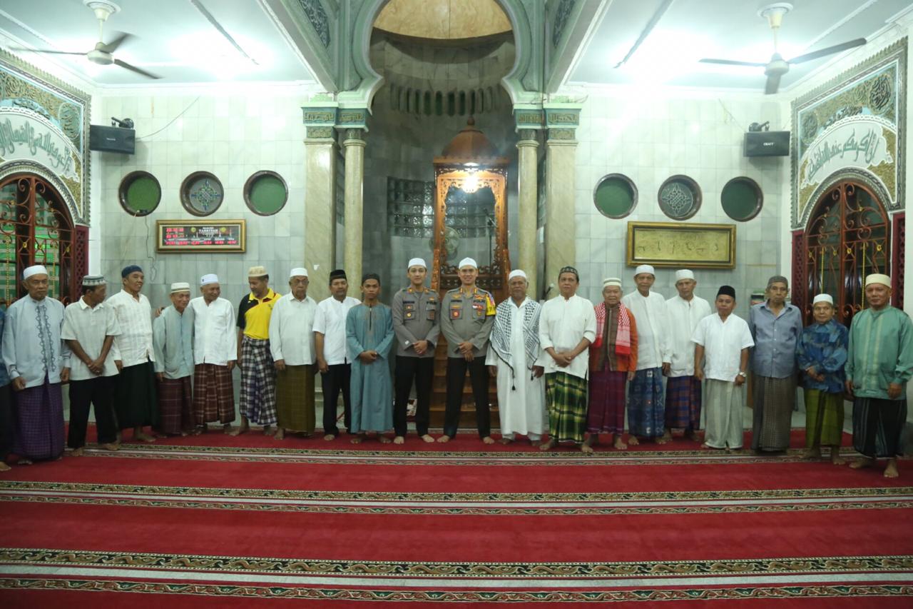 Di Masjid Tarbiyah Medan, Kapolrestabes Medan Sholat Subuh Berjamaah dan Sampaikan Pesan Kamtibmas