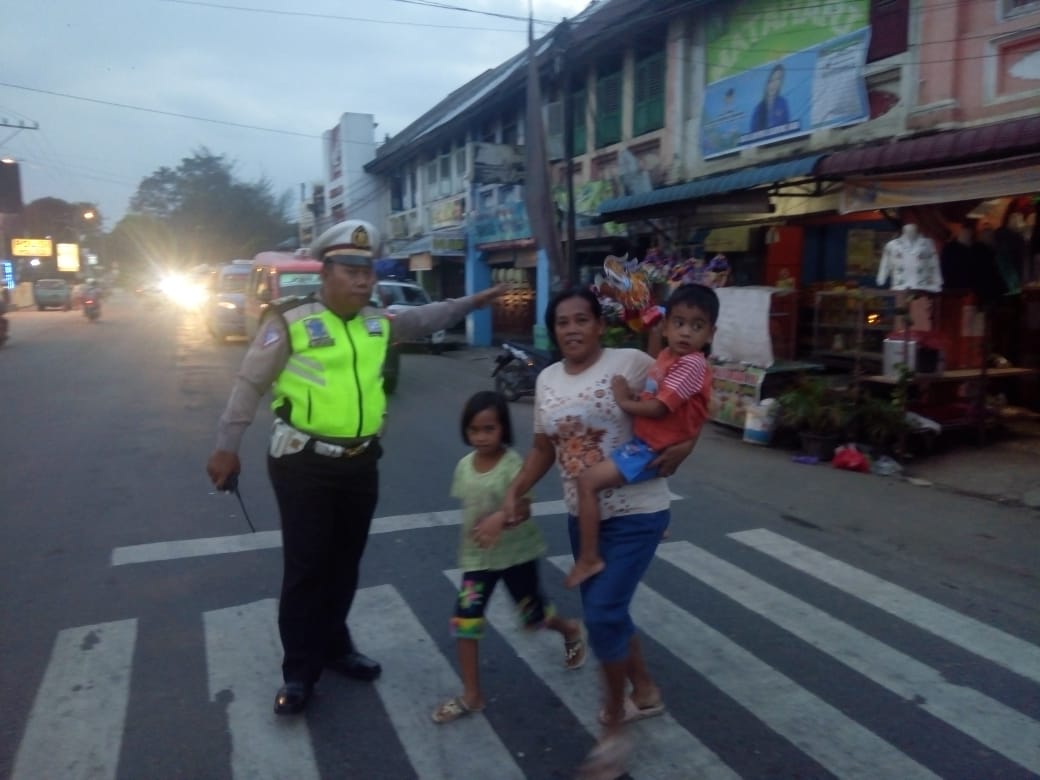 Personel Lantas Polrestabes Medan Gatur Lancarkan Lalin
