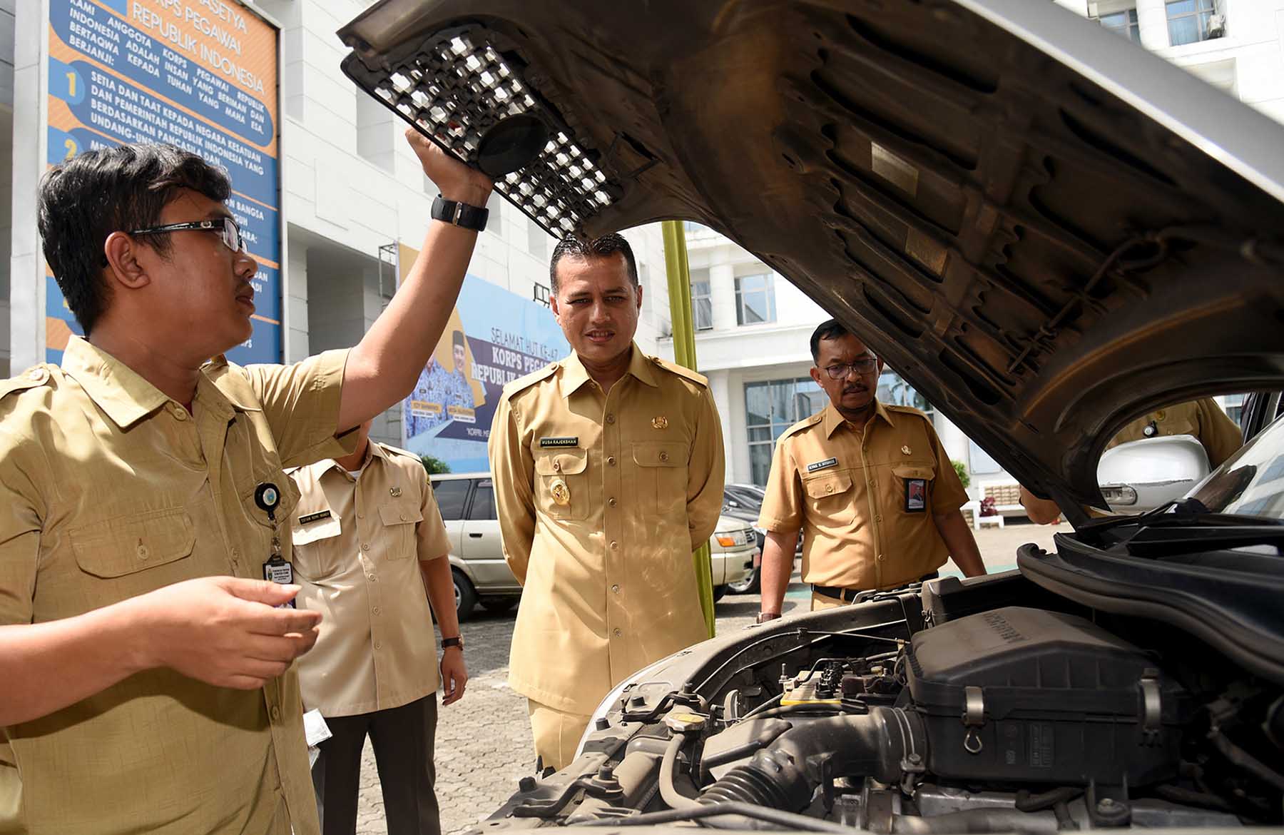 Pemprovsu Kembali Tata Penggunaan Â dan Adminstrasi Mobil Dinas