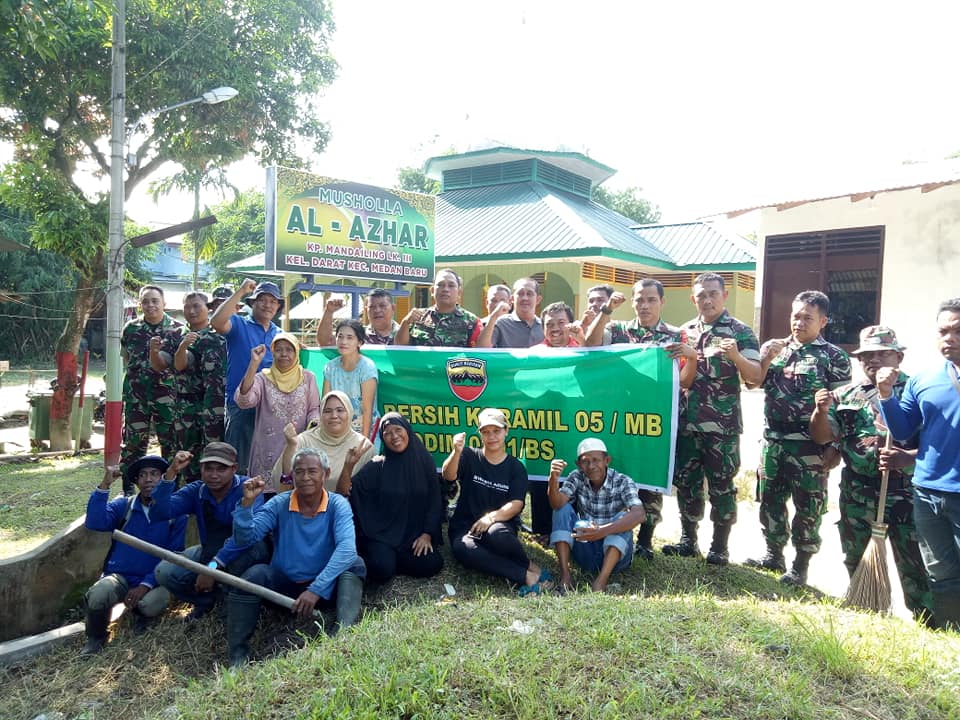 Jumat Bersih Babinsa Koramil 05/MB di Mesjid Al Azhar
