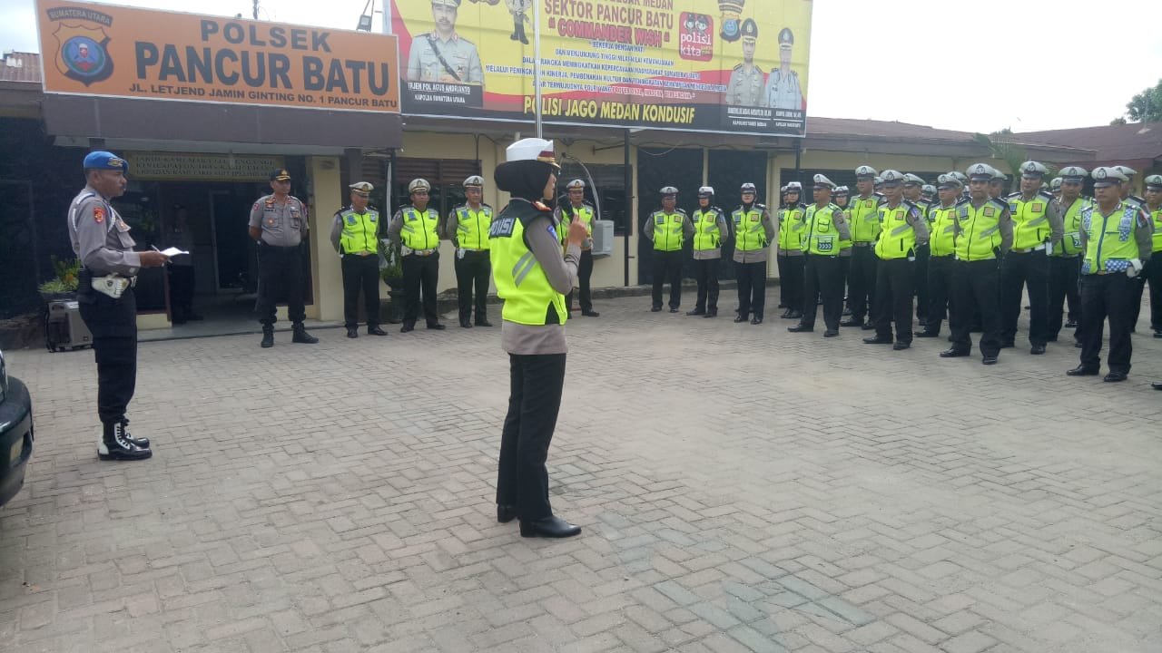 Kasat Lantas Pimpin Apel Persiapan Pam Jalur Wisata di Wilkum Polsek Pancur Batu