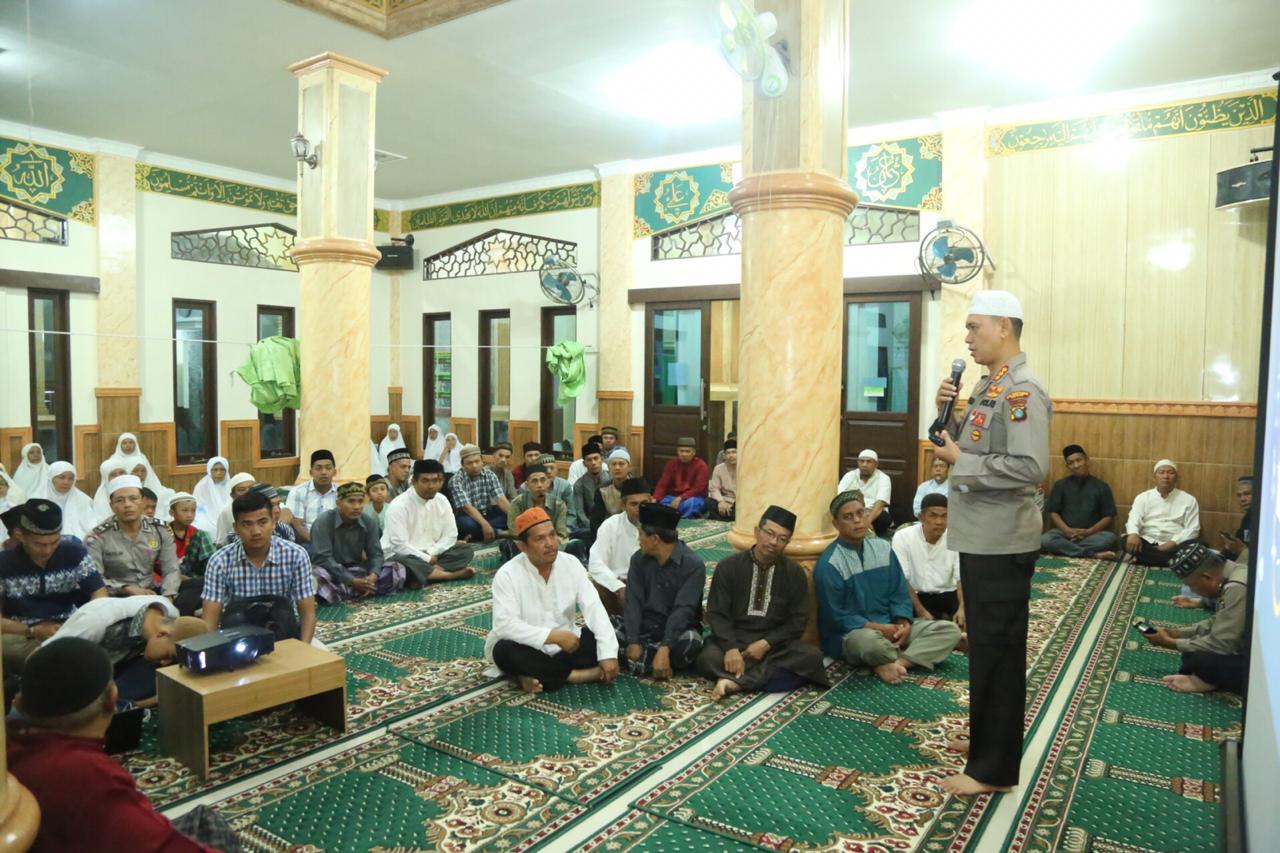 Sholat Subuh Berjamaah, Kombes Pol Dadang Hartanto Sampaikan Pesan Kamtibmas di Masjid Al HidayahÂ 